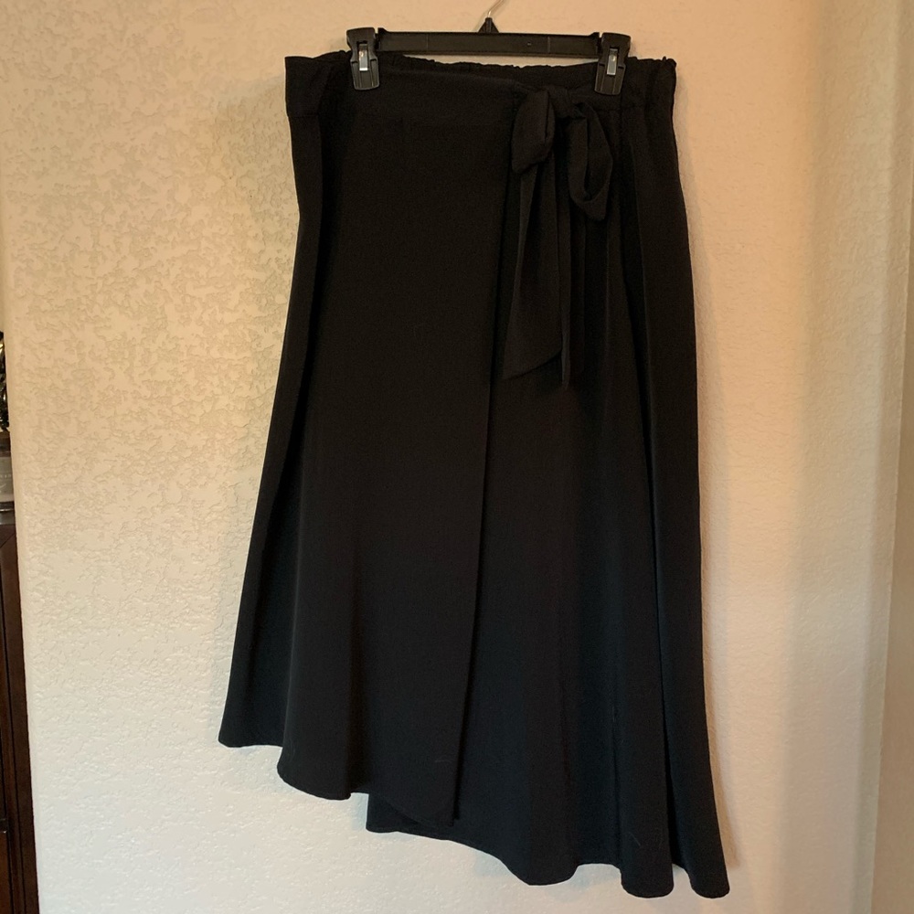 Black side tie skirt size 18